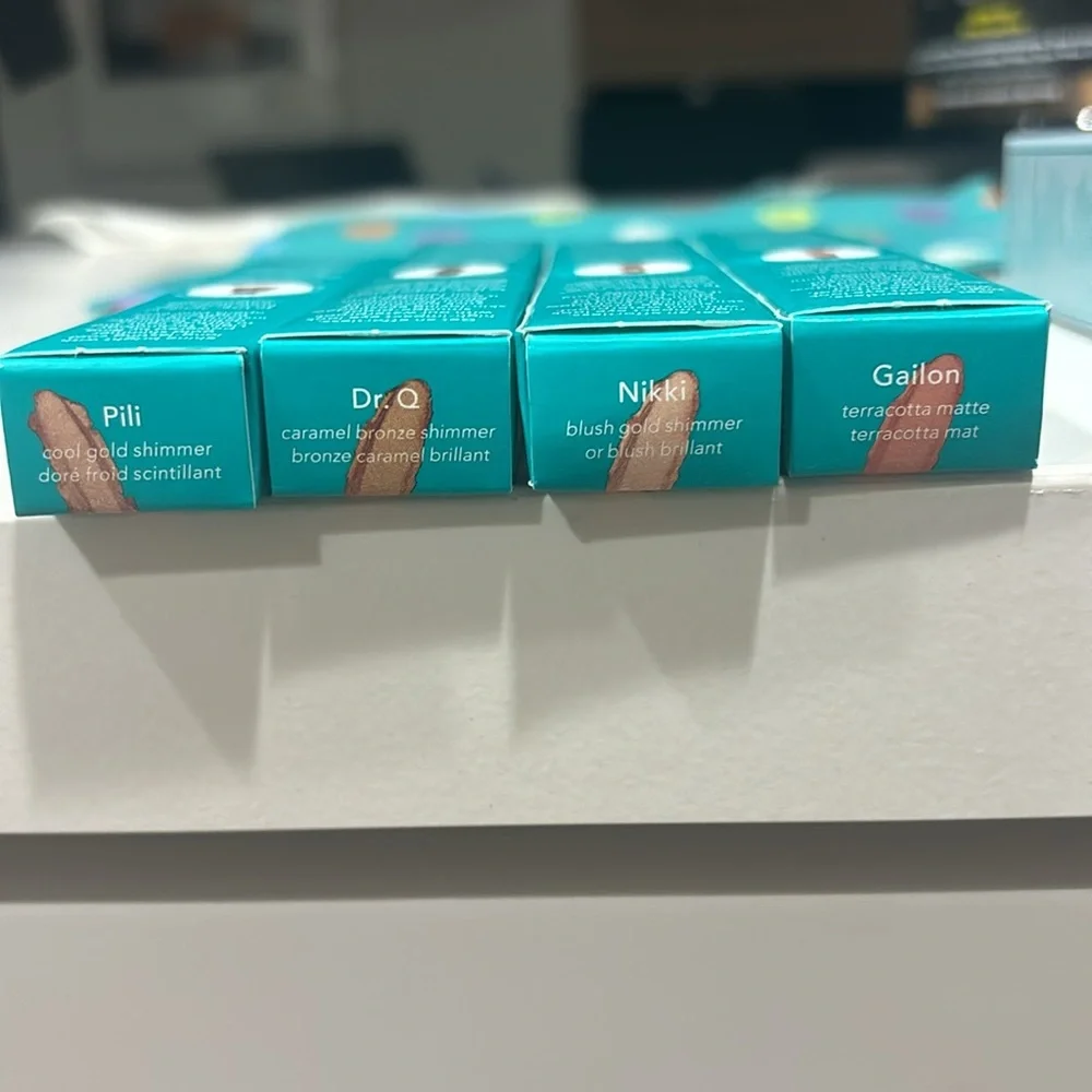 4 NIB Infinity Eyeshadow Sticks - Picture 5 of 5